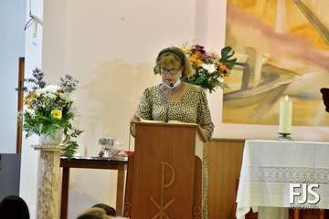  Decenas de fieles rinden pleitesía a San Antonio de Padua en Clavellinas/Francisco Javier Santana.